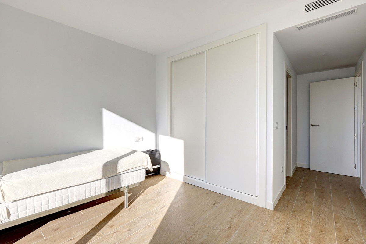Se vende Apartamento Planta Media de 2 dormitorios en Costa Del Sol, Málaga, España