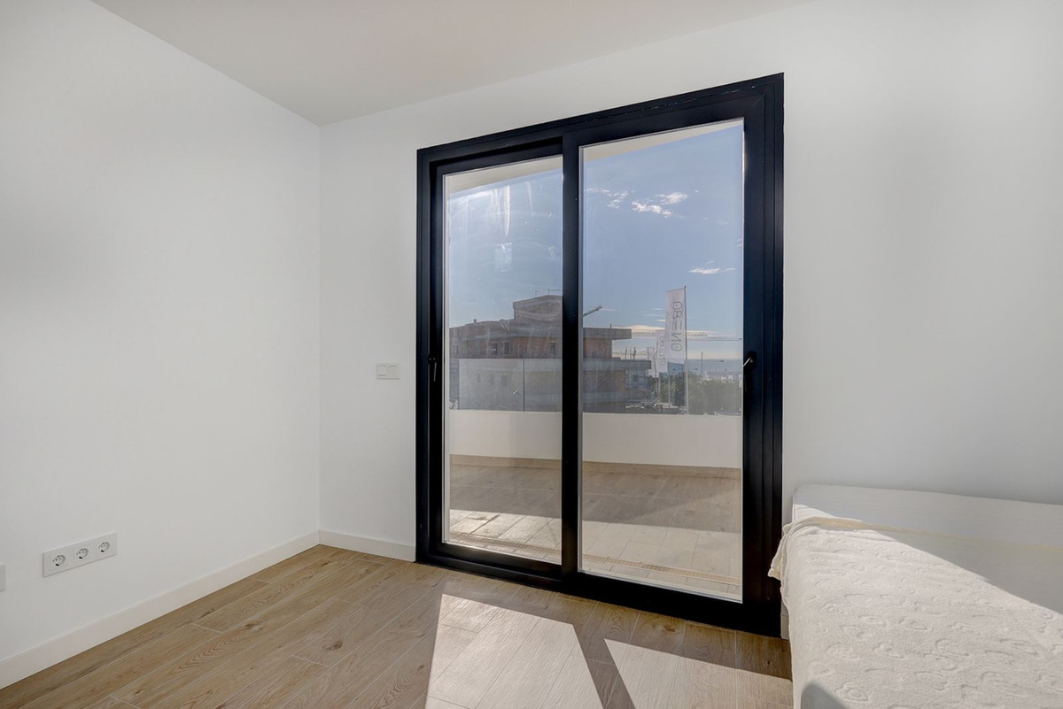 Se vende Apartamento Planta Media de 2 dormitorios en Costa Del Sol, Málaga, España