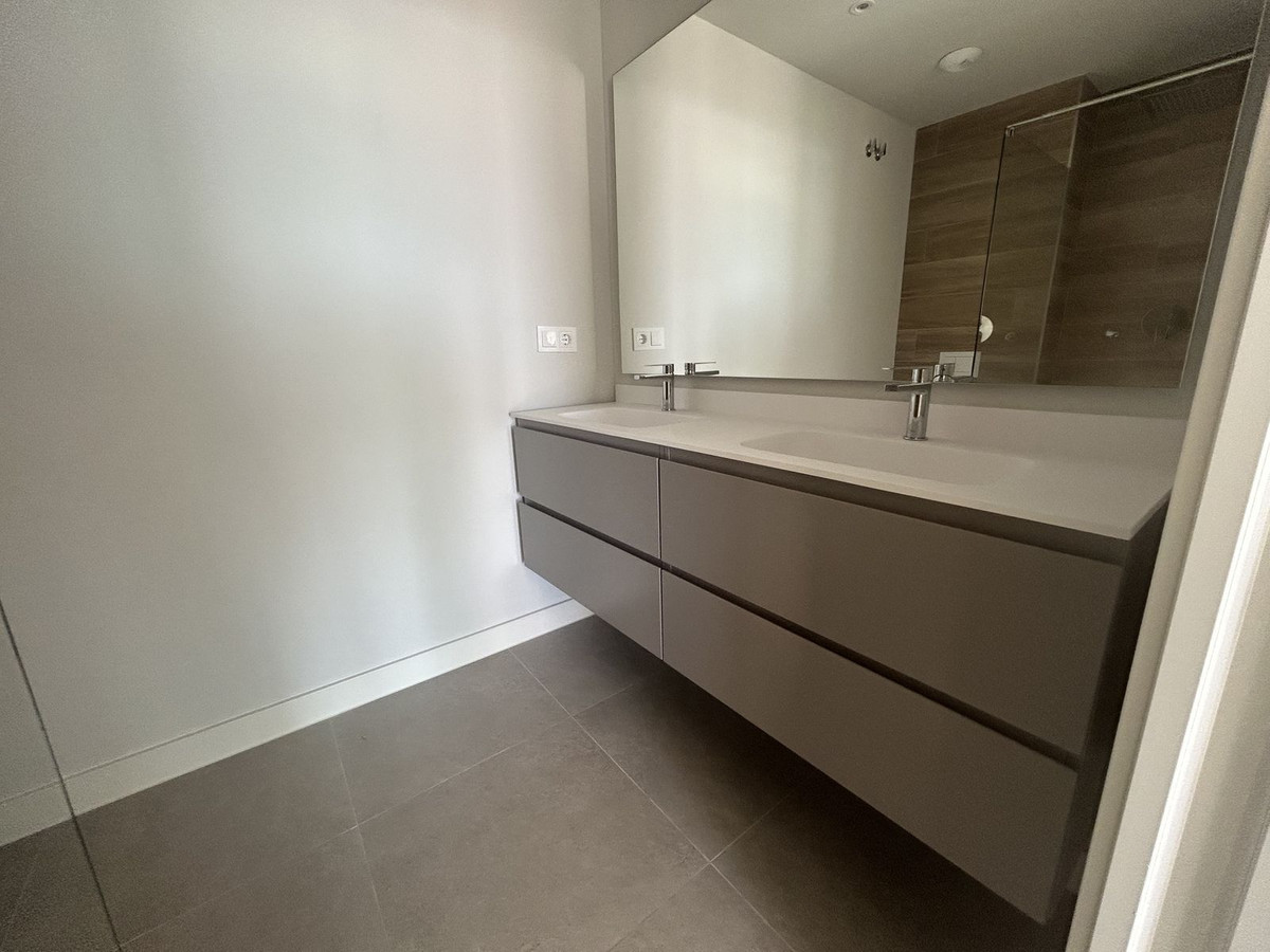 2 Bed Apartment for sale in Estepona Costa Del Sol, Málaga, Spain