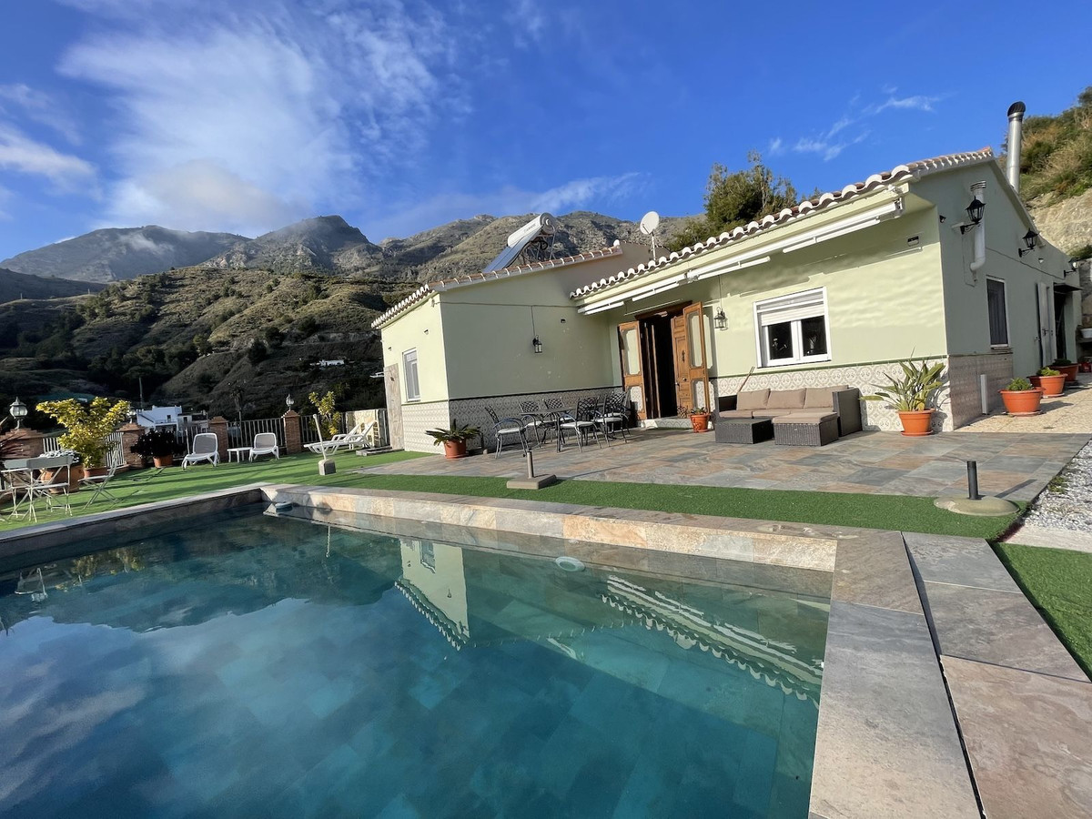 3 Bed Townhouse for sale in Nerja Costa Del Sol East, Málaga, Spain
