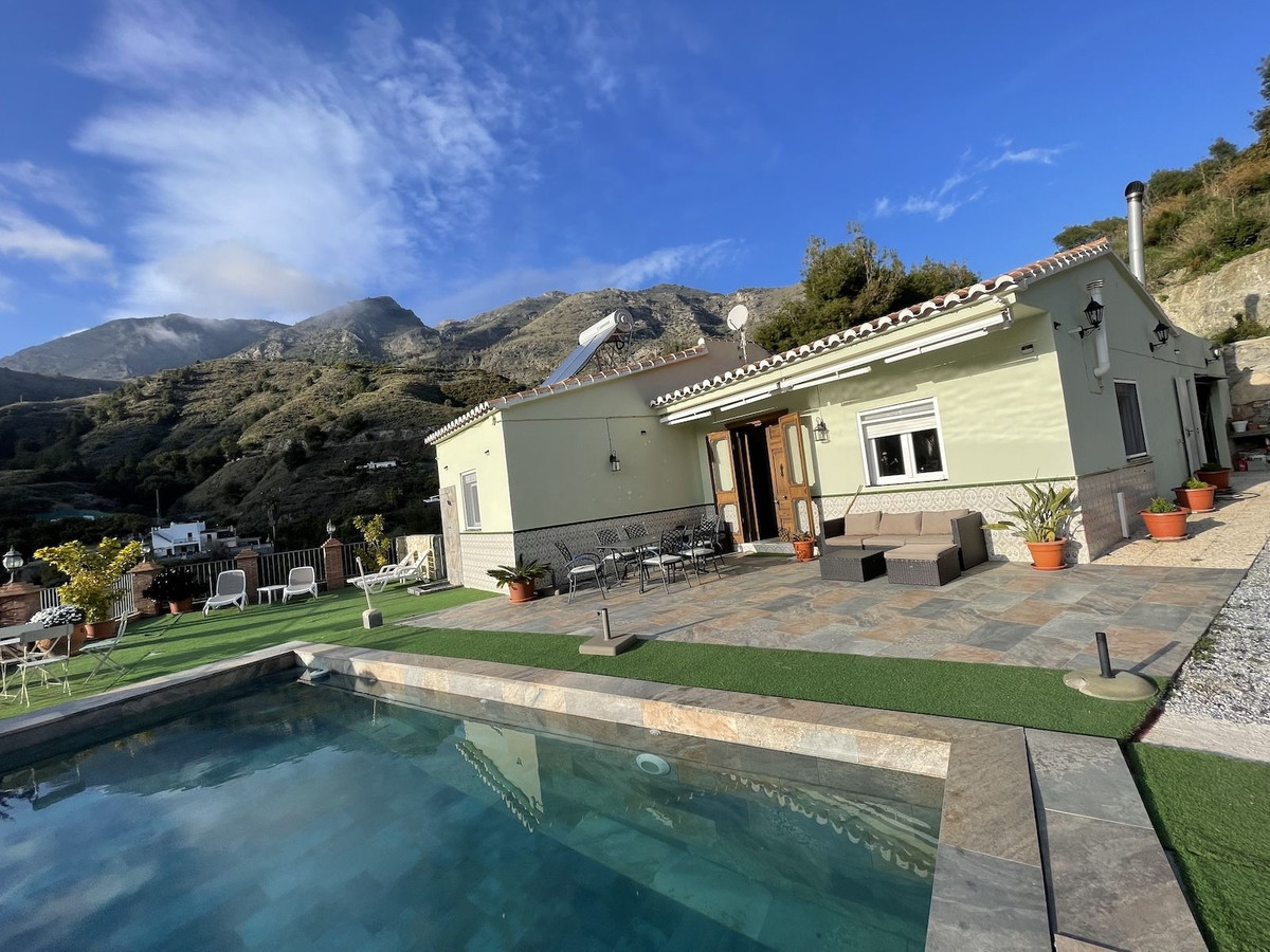 3 Bed Townhouse for sale in Nerja Costa Del Sol East, Málaga, Spain