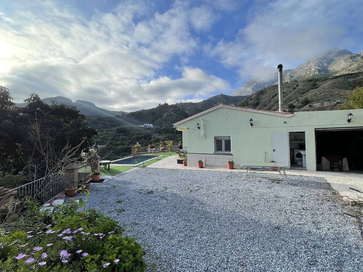 3 Bed Townhouse for sale in Nerja Costa Del Sol East, Málaga, Spain