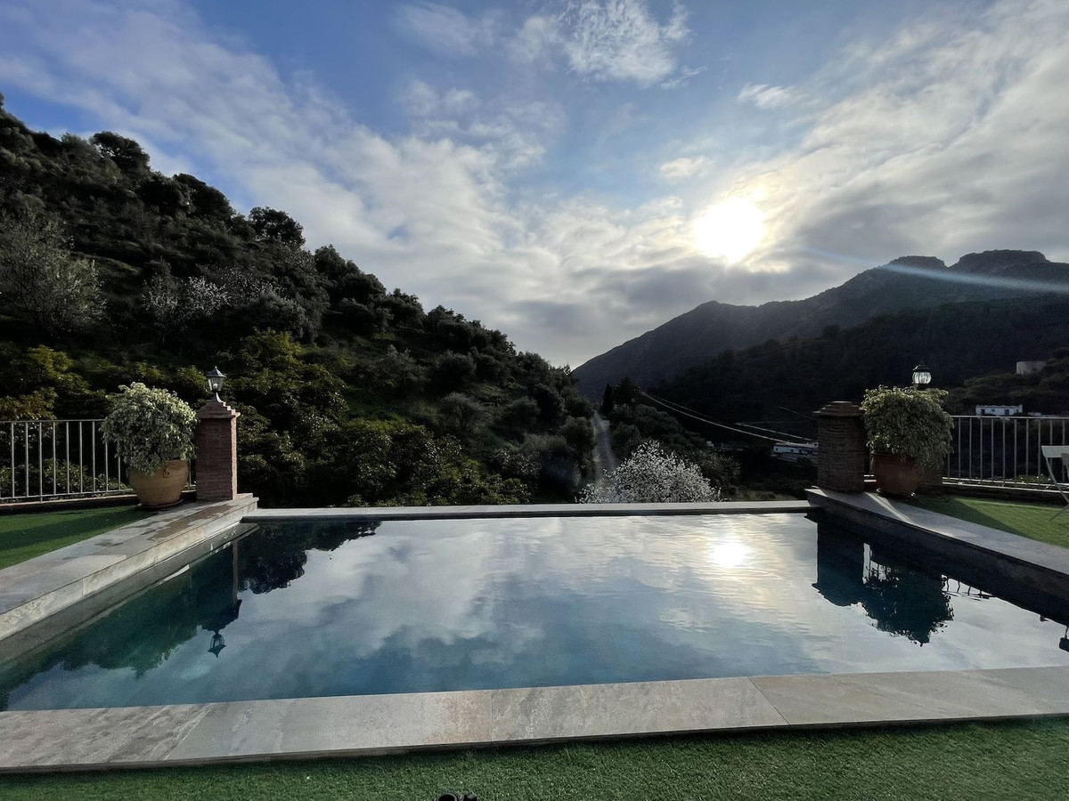 3 Bed Townhouse for sale in Nerja Costa Del Sol East, Málaga, Spain