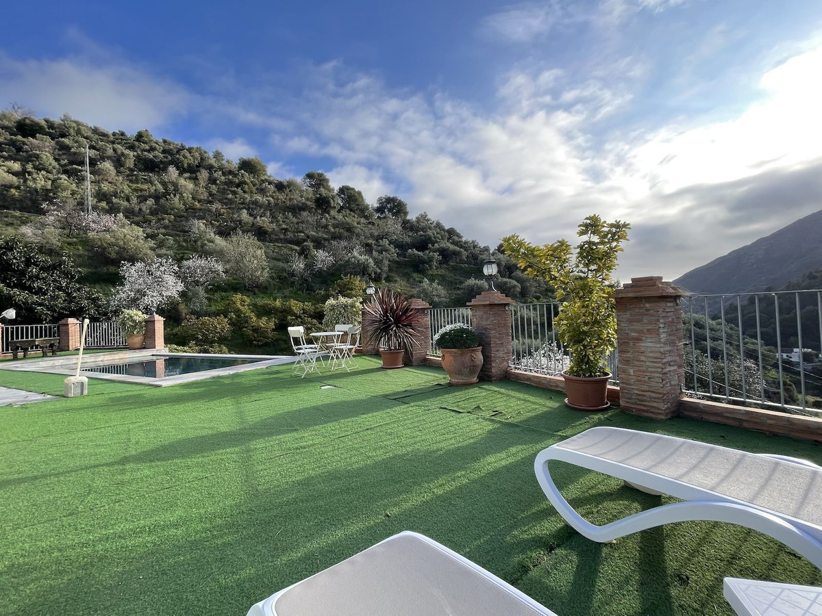 3 Bed Townhouse for sale in Nerja Costa Del Sol East, Málaga, Spain