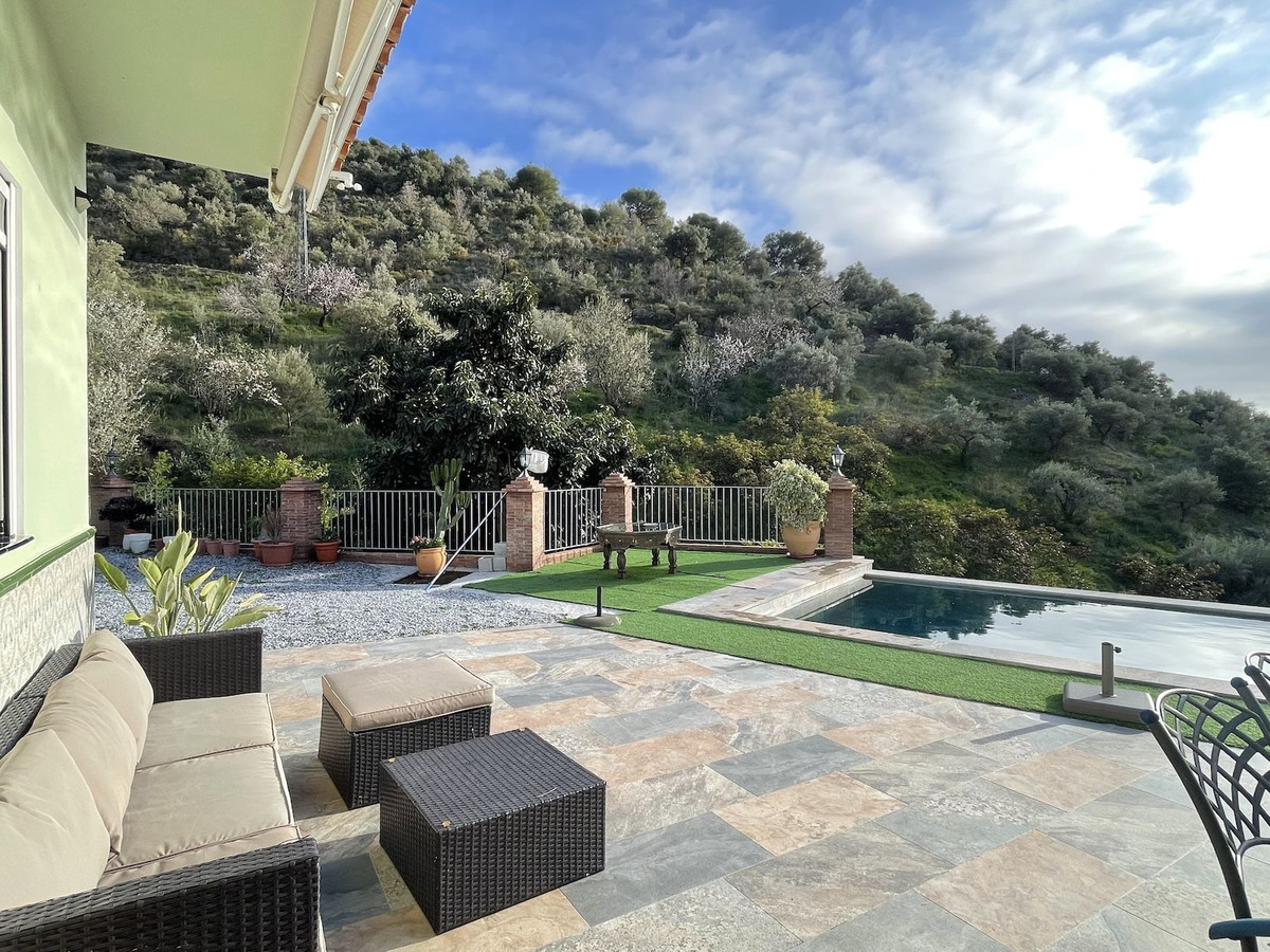 3 Bed Townhouse for sale in Nerja Costa Del Sol East, Málaga, Spain
