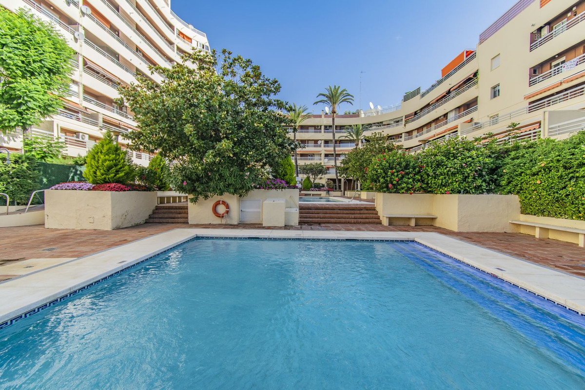 3 Bed Apartment for sale in Marbella Costa Del Sol, Málaga, Spain