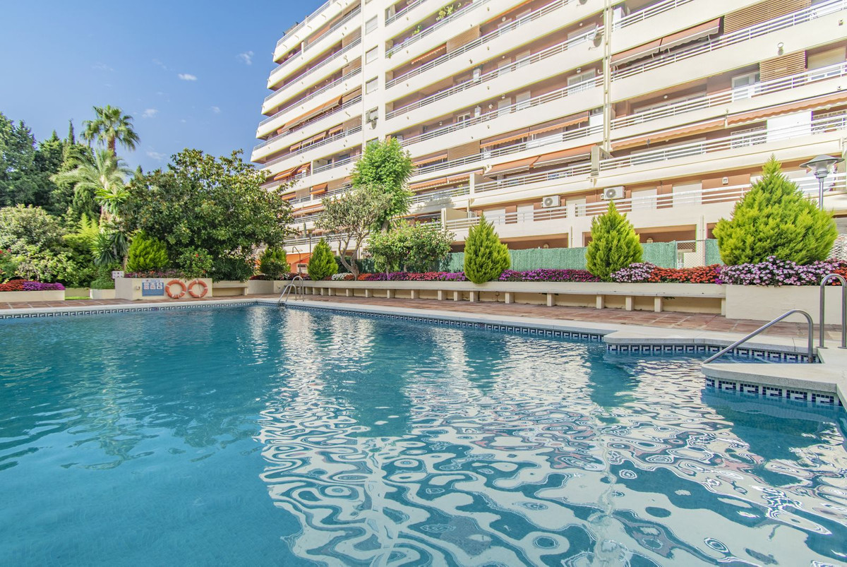 3 Bed Apartment for sale in Marbella Costa Del Sol, Málaga, Spain