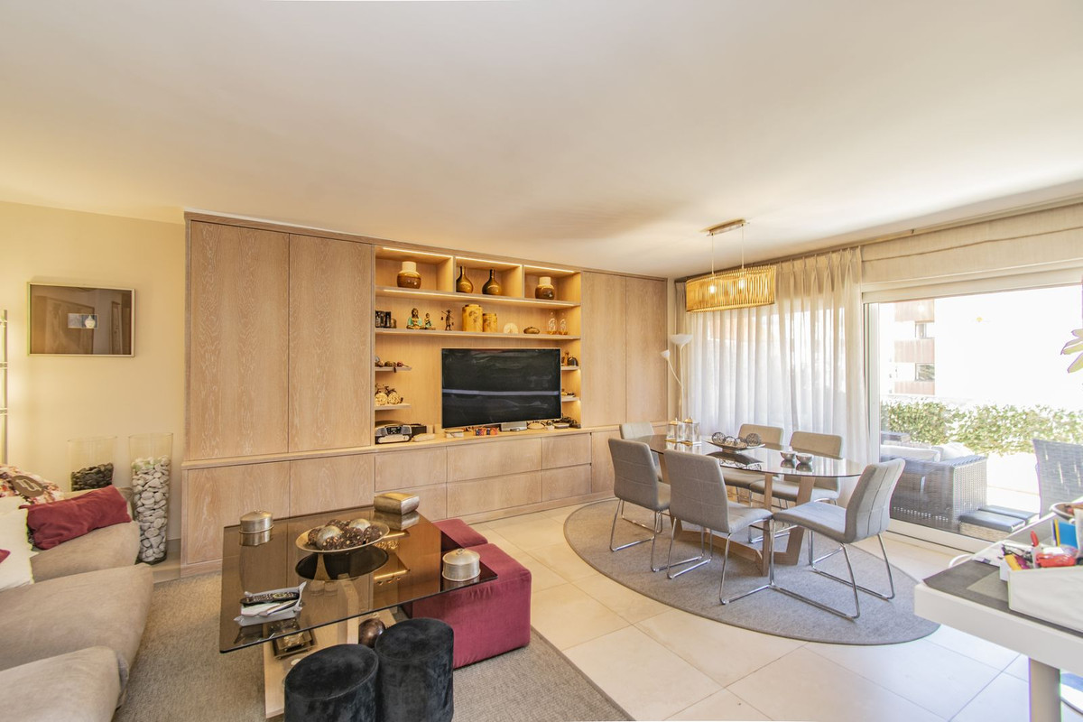 3 Bed Apartment for sale in Marbella Costa Del Sol, Málaga, Spain