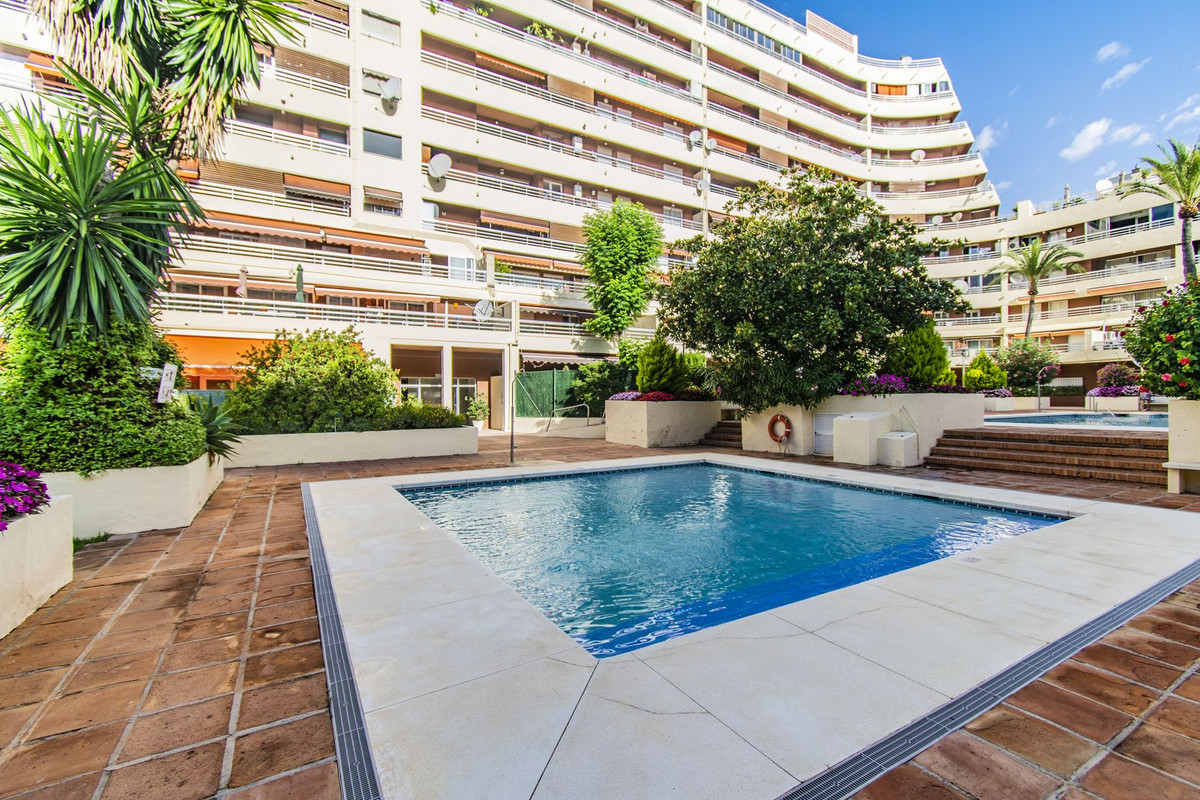 3 Bed Apartment for sale in Marbella Costa Del Sol, Málaga, Spain