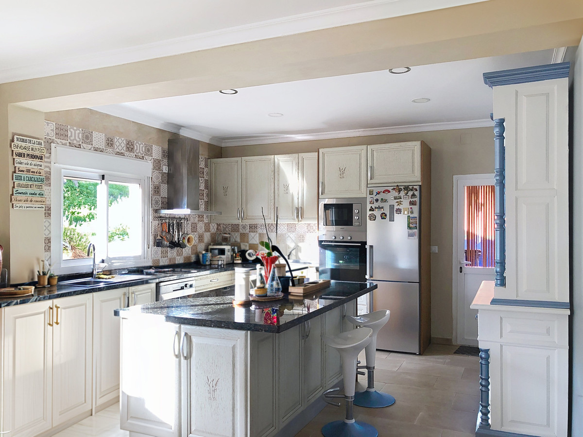 6 Bed Townhouse for sale in Estepona Costa Del Sol, Málaga, Spain