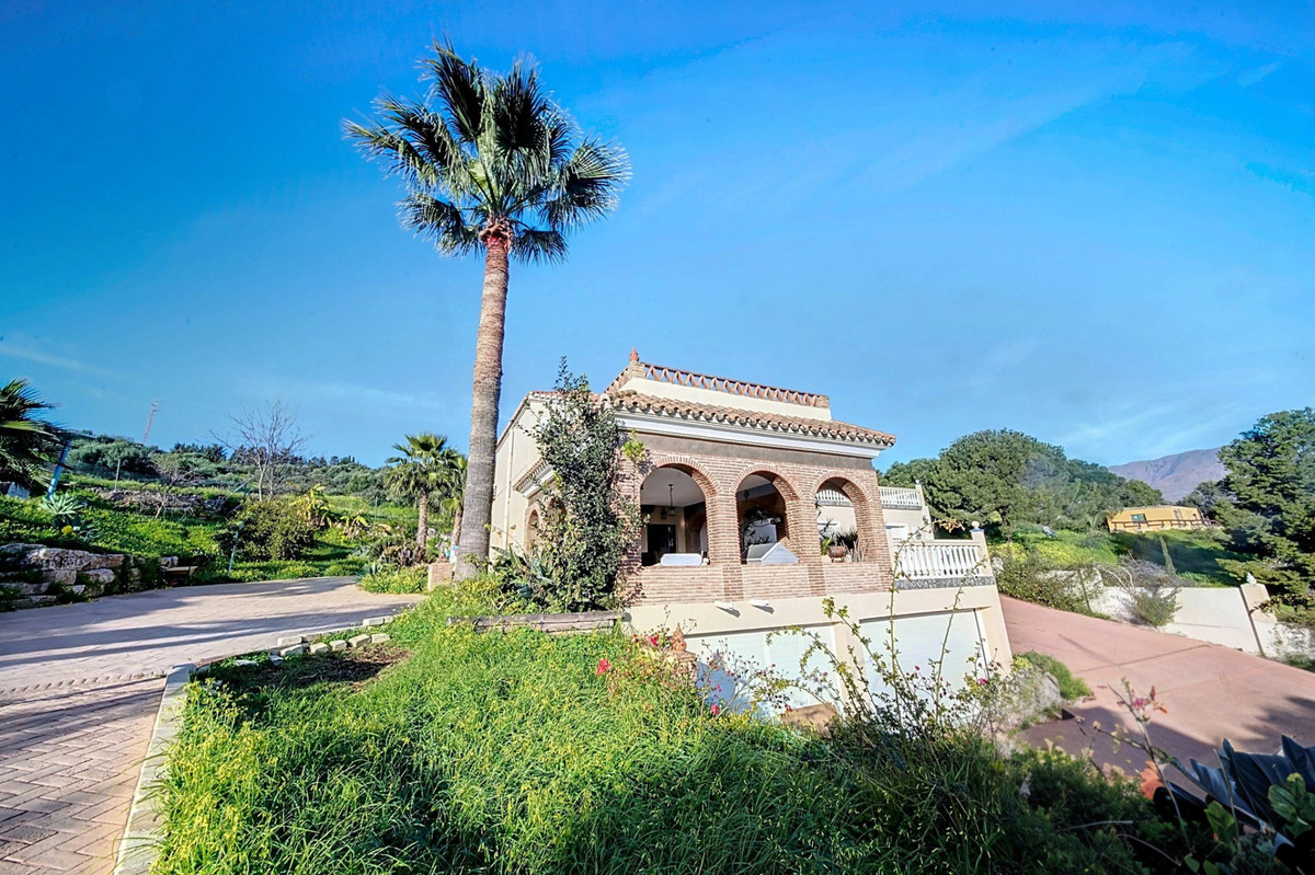 6 Bed Townhouse for sale in Estepona Costa Del Sol, Málaga, Spain