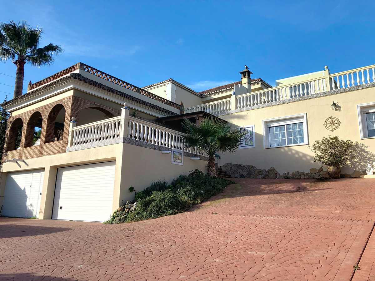6 Bed Townhouse for sale in Estepona Costa Del Sol, Málaga, Spain