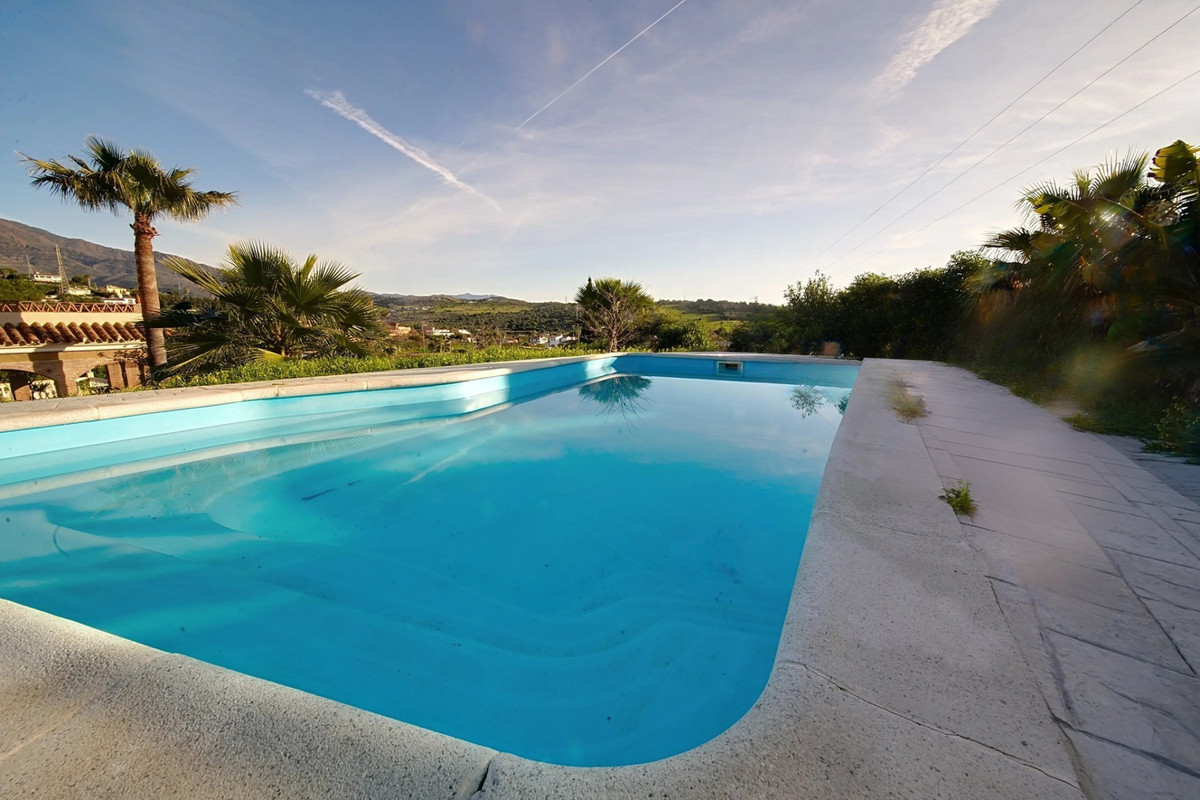 6 Bed Townhouse for sale in Estepona Costa Del Sol, Málaga, Spain