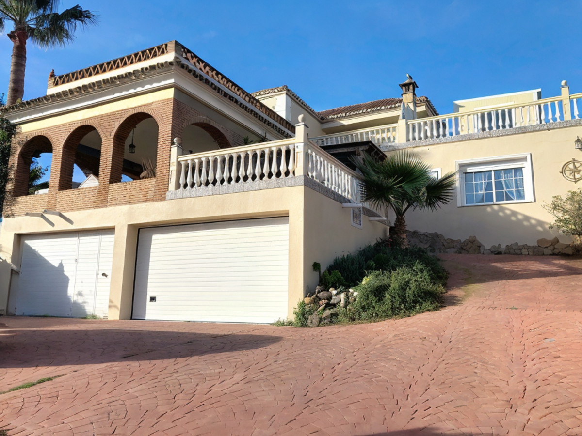 6 Bed Townhouse for sale in Estepona Costa Del Sol, Málaga, Spain