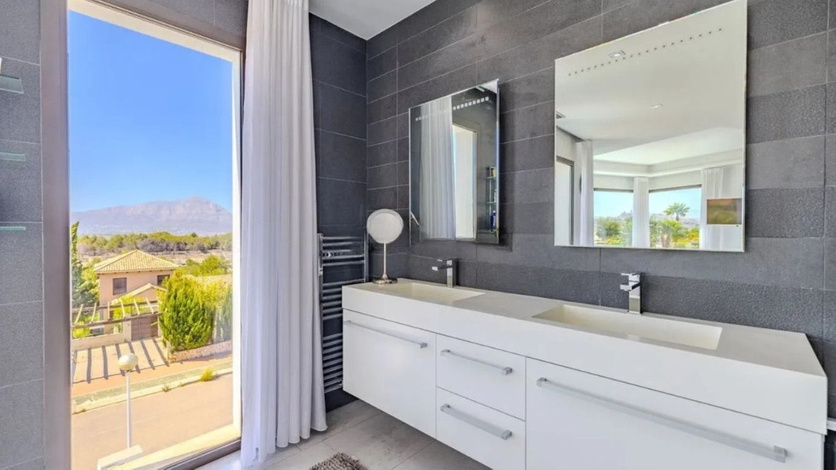 5 Bed Townhouse for sale in Javea Costa Blanca, Alicante, Spain