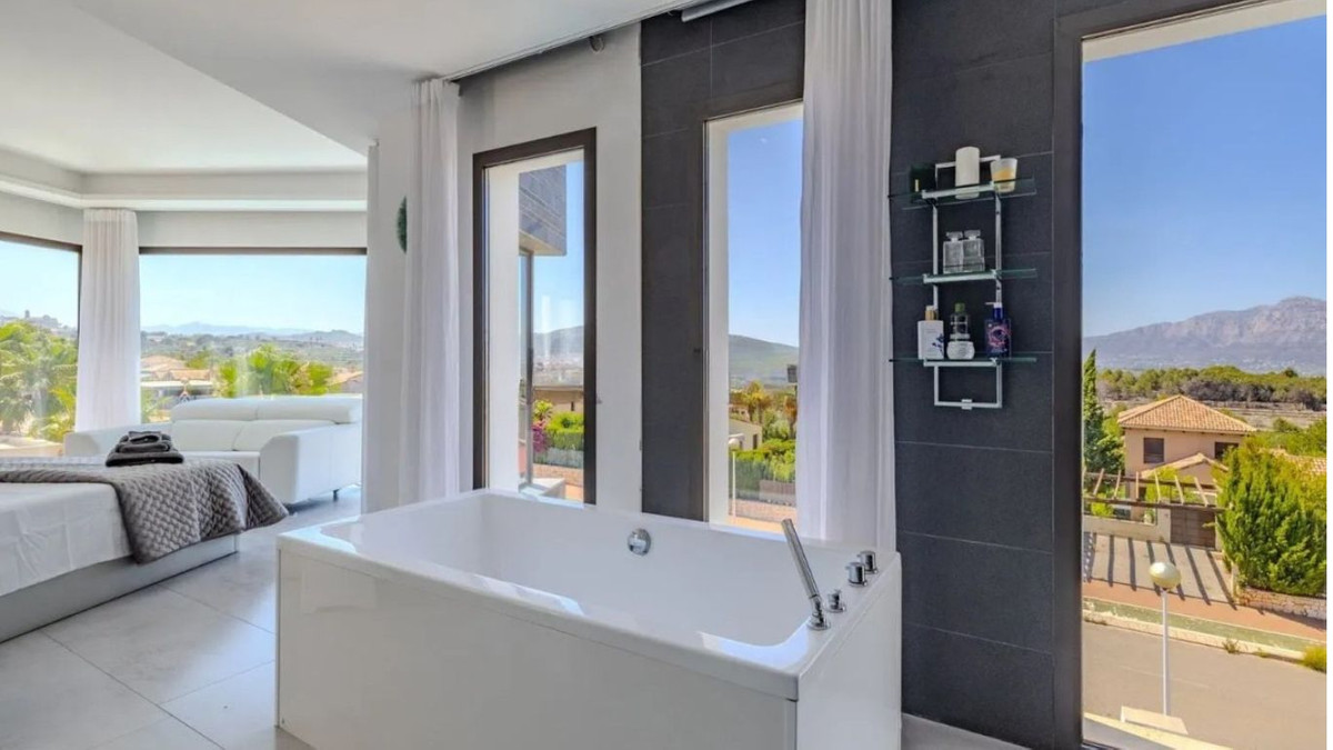 5 Bed Townhouse for sale in Javea Costa Blanca, Alicante, Spain
