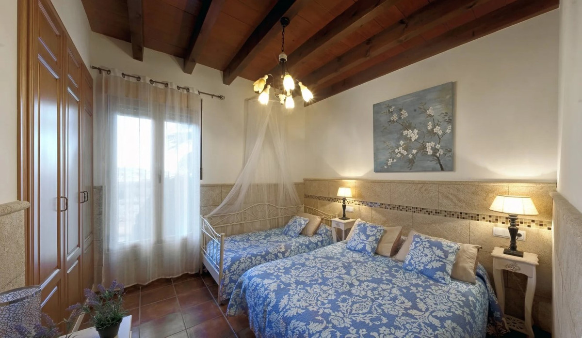 12 Bed Townhouse for sale in Lliber Costa Blanca, Alicante, Spain