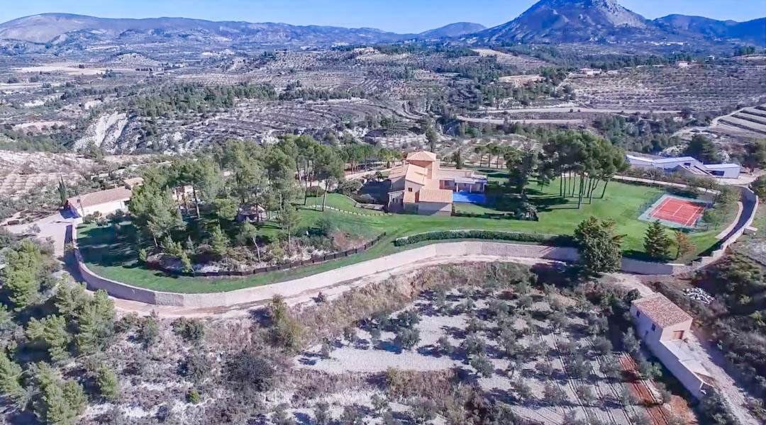 7 Bed Townhouse for sale in Penaguila Costa Blanca, Alicante, Spain