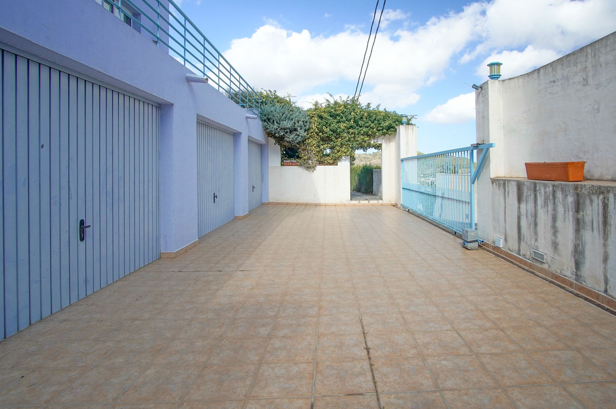 Se vende Villa - Chalet de 4 dormitorios en Costa Blanca, Alicante, España
