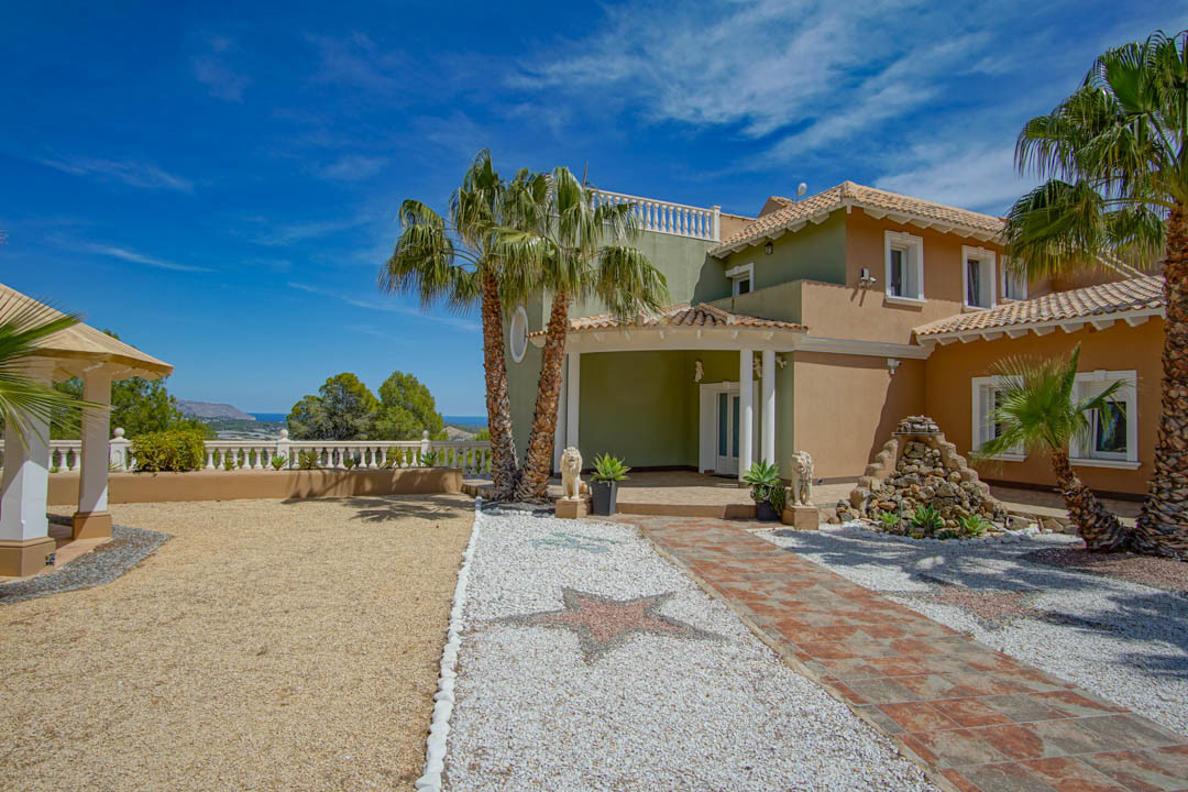 8 Bed Townhouse for sale in La Nucia Costa Blanca, Alicante, Spain