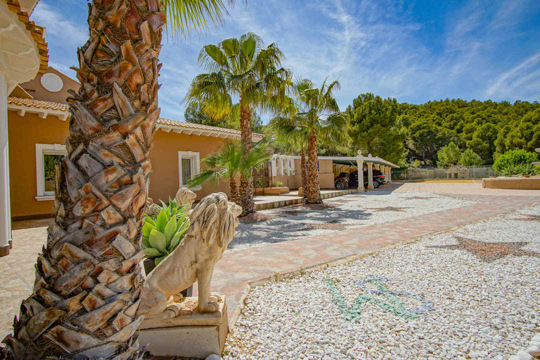 8 Bed Townhouse for sale in La Nucia Costa Blanca, Alicante, Spain