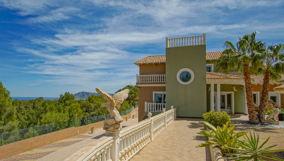8 Bed Townhouse for sale in La Nucia Costa Blanca, Alicante, Spain