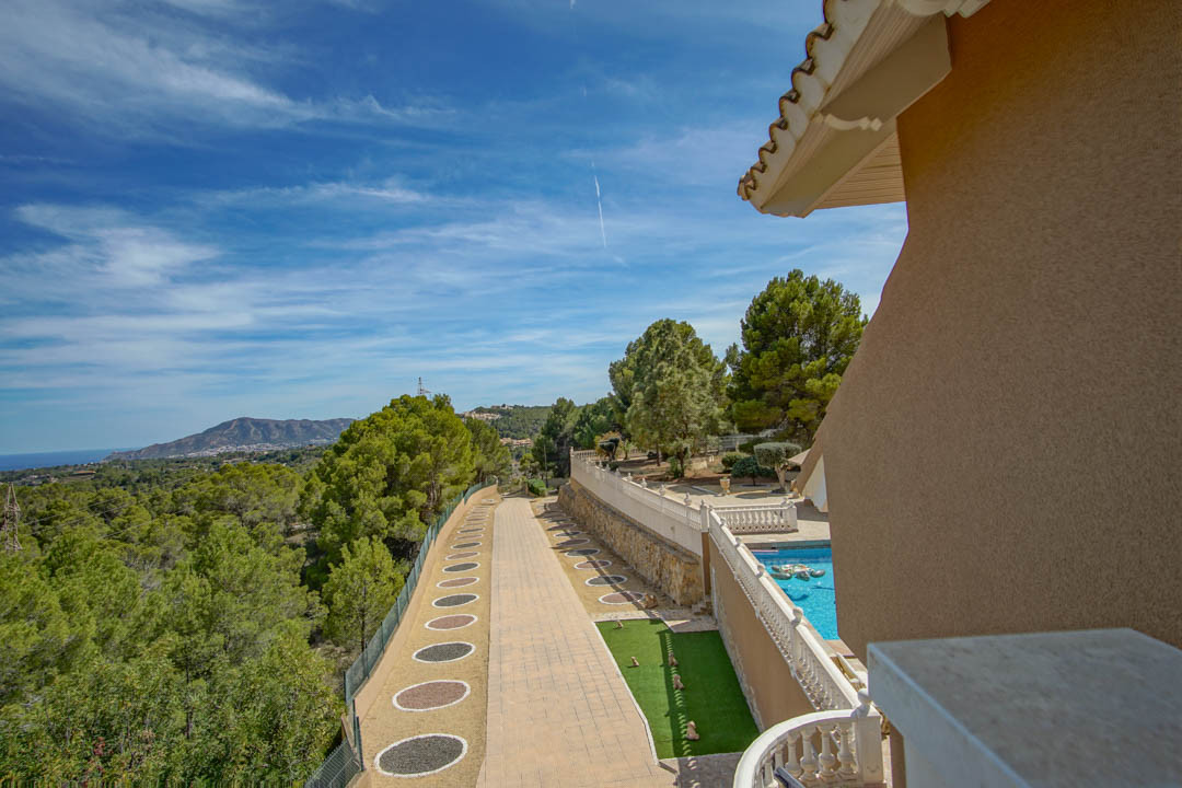8 Bed Townhouse for sale in La Nucia Costa Blanca, Alicante, Spain