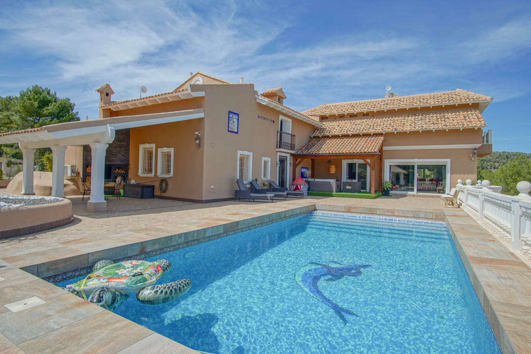 8 Bed Townhouse for sale in La Nucia Costa Blanca, Alicante, Spain