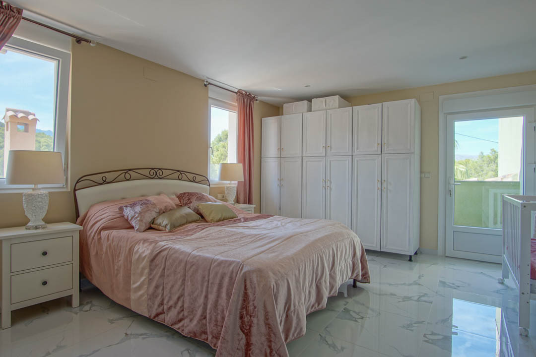 8 Bed Townhouse for sale in La Nucia Costa Blanca, Alicante, Spain