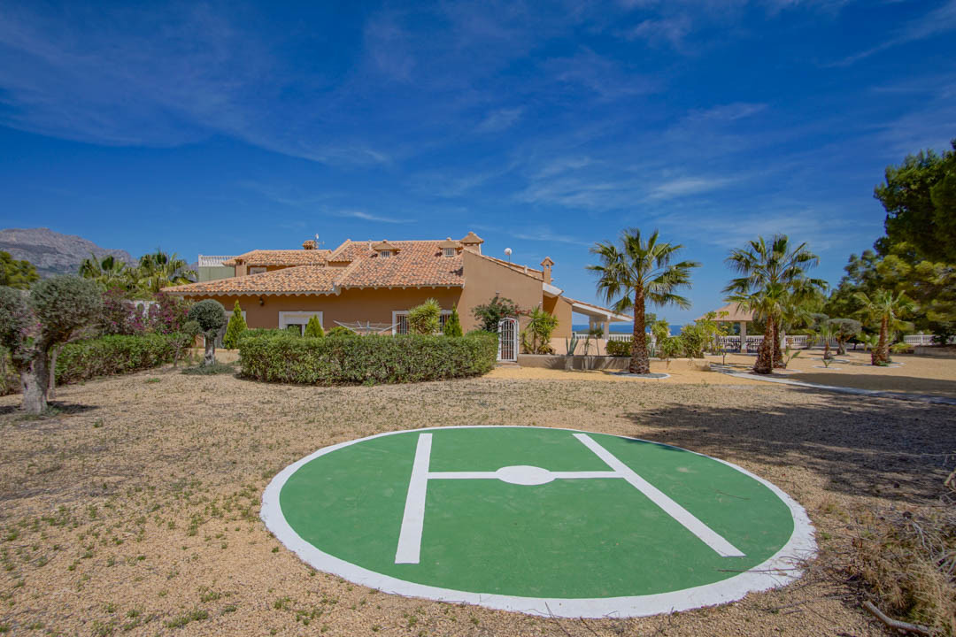 8 Bed Townhouse for sale in La Nucia Costa Blanca, Alicante, Spain