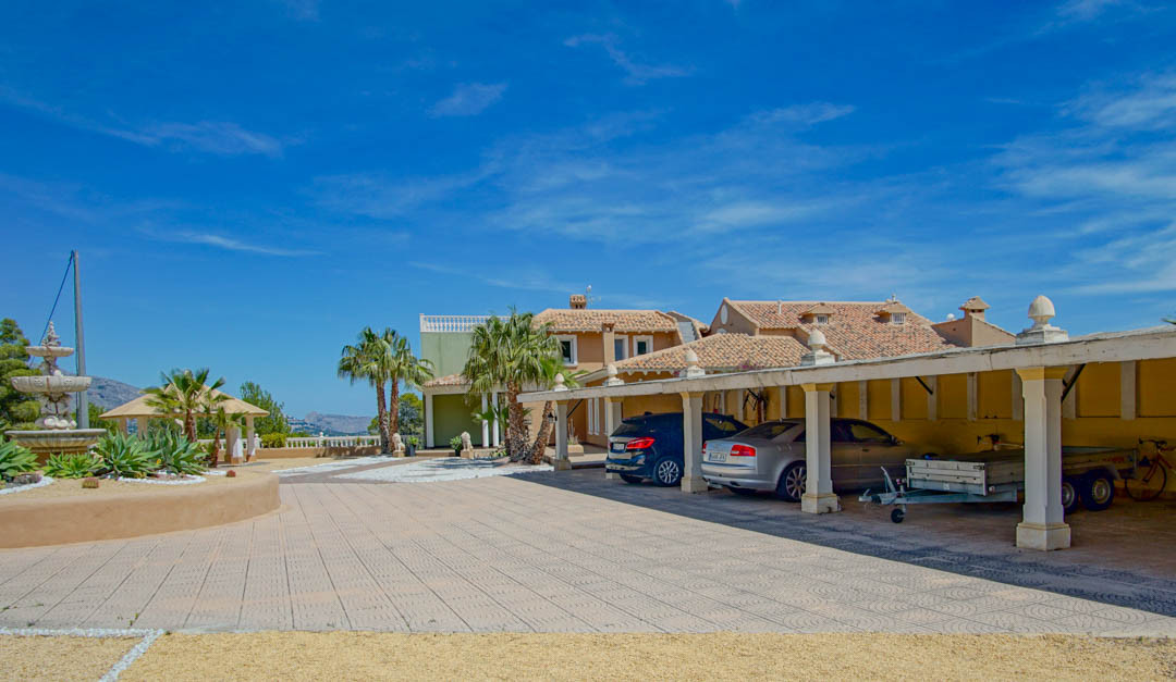 8 Bed Townhouse for sale in La Nucia Costa Blanca, Alicante, Spain