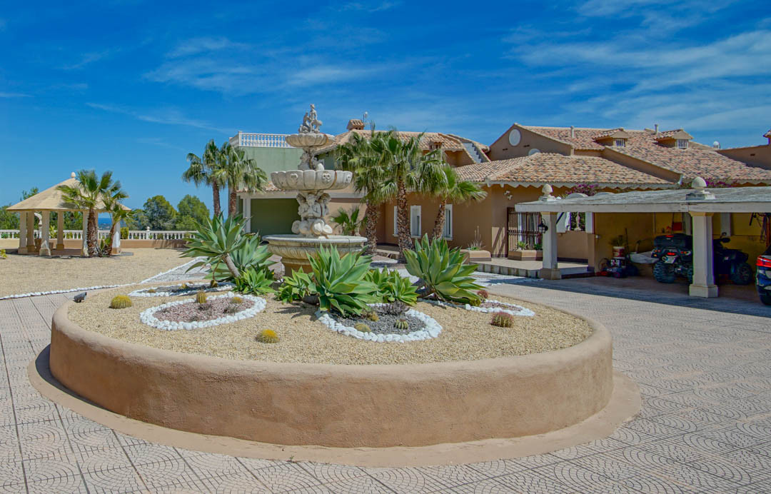 8 Bed Townhouse for sale in La Nucia Costa Blanca, Alicante, Spain
