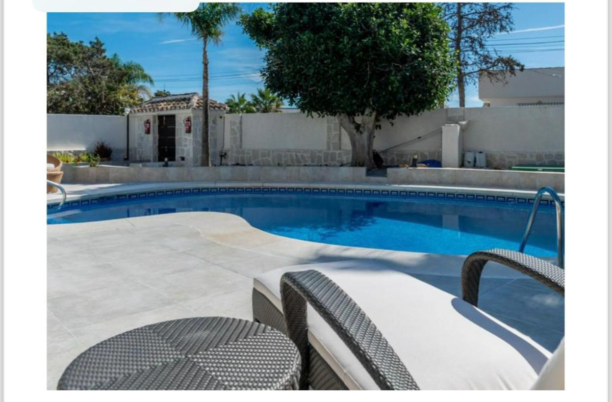 Se vende Villa - Chalet de 4 dormitorios en Costa Del Sol, Málaga, España