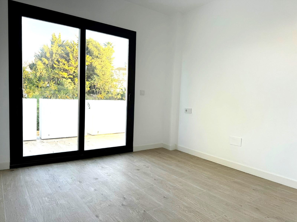 2 Bed Apartment for sale in Estepona Costa Del Sol, Málaga, Spain