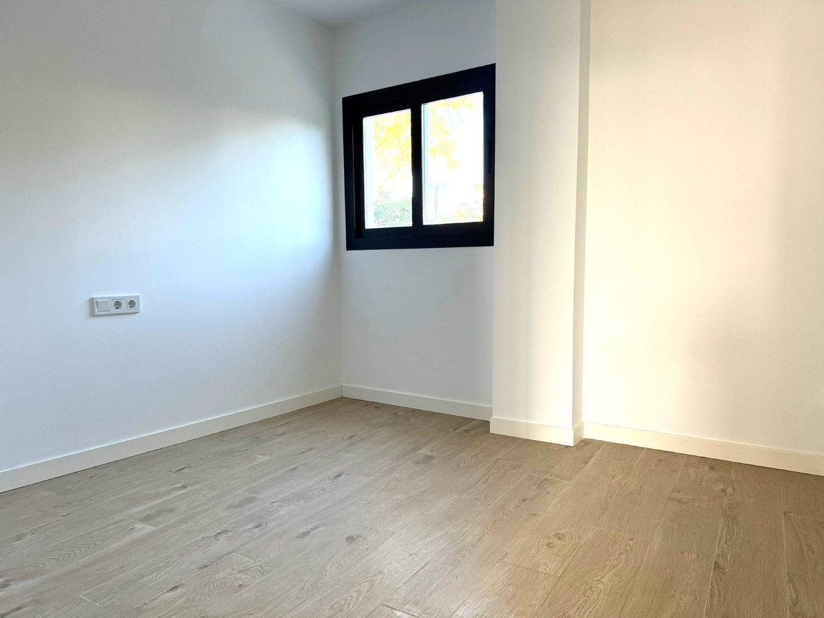 2 Bed Apartment for sale in Estepona Costa Del Sol, Málaga, Spain