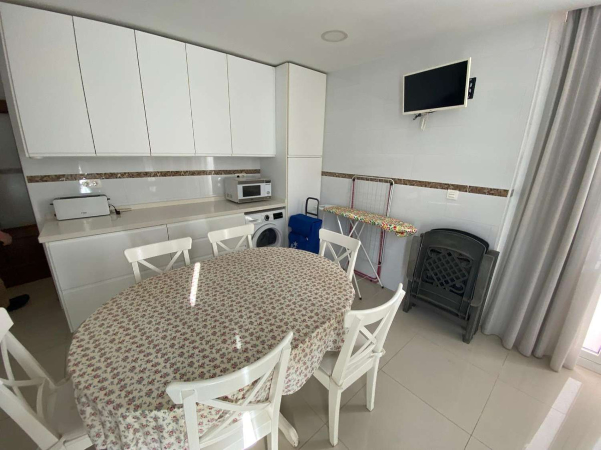 4 Bed Apartment for sale in Fuengirola Costa Del Sol, Málaga, Spain