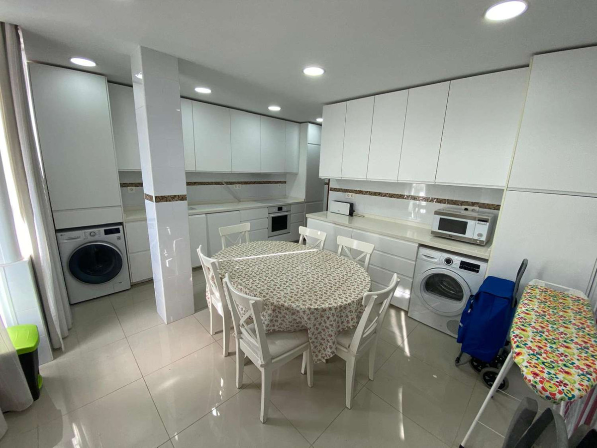 4 Bed Apartment for sale in Fuengirola Costa Del Sol, Málaga, Spain