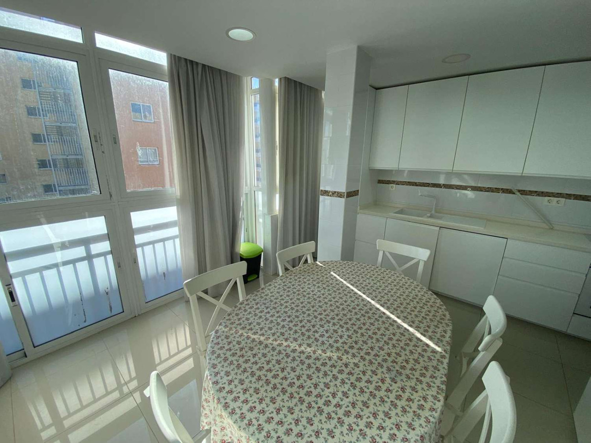 4 Bed Apartment for sale in Fuengirola Costa Del Sol, Málaga, Spain