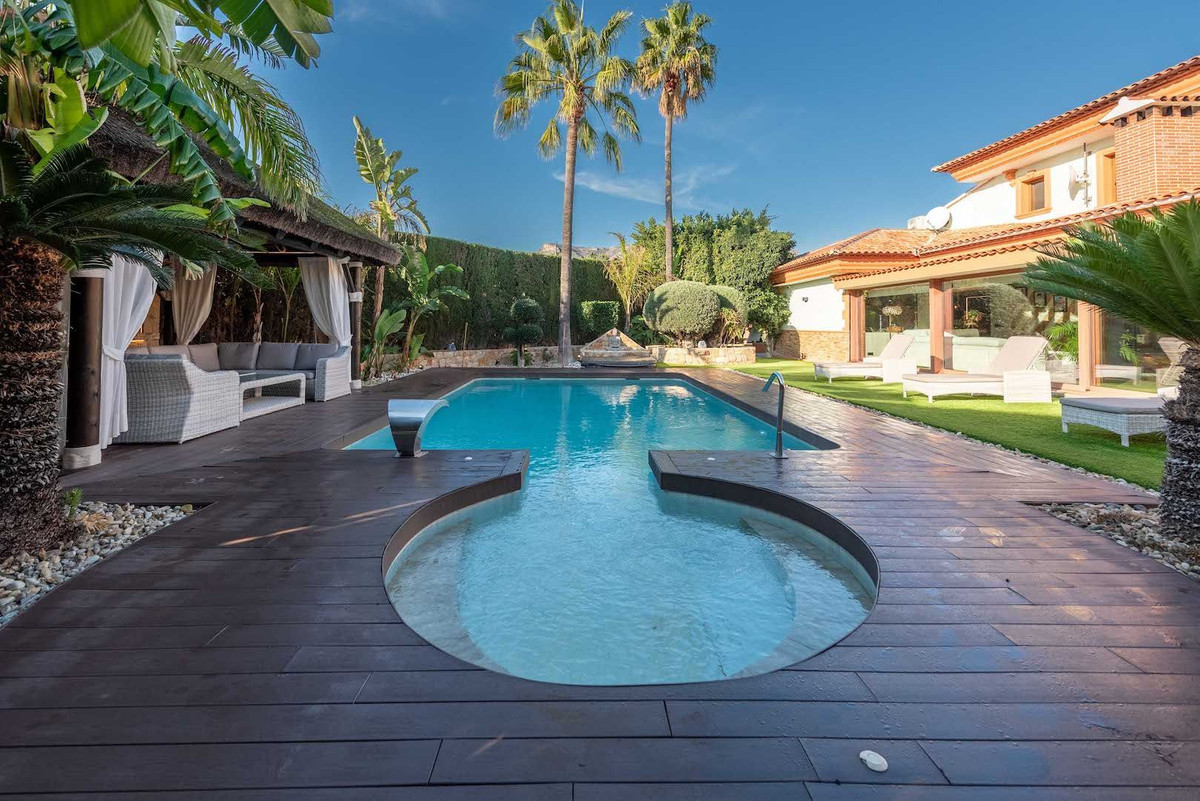4 Bed Townhouse for sale in Calpe Costa Blanca, Alicante, Spain