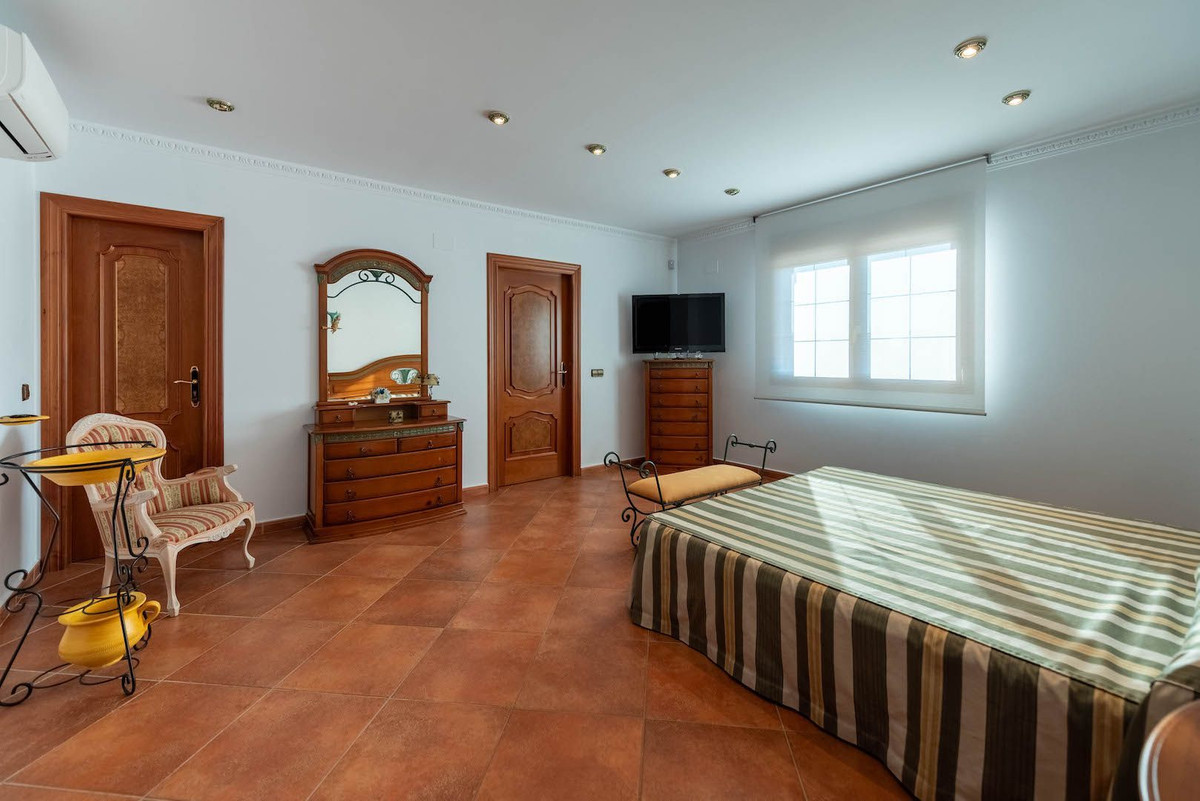 4 Bed Townhouse for sale in Calpe Costa Blanca, Alicante, Spain
