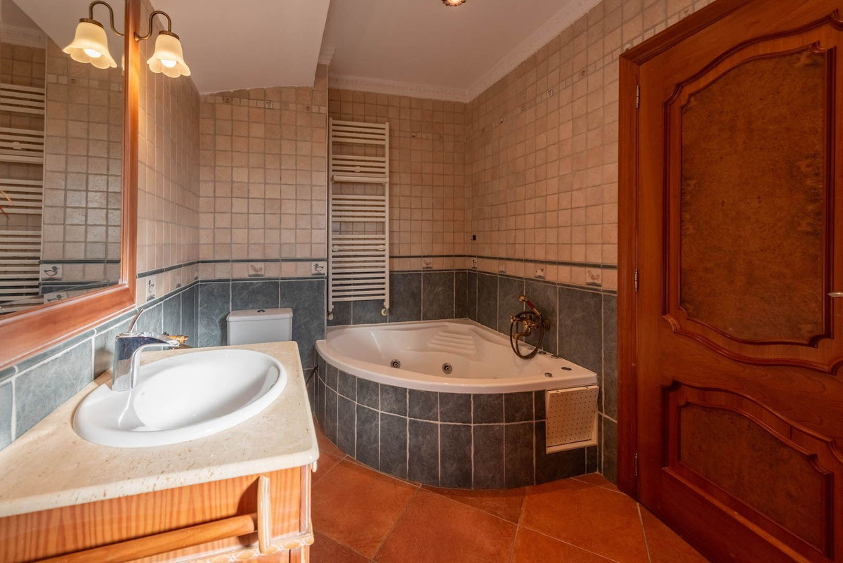 4 Bed Townhouse for sale in Calpe Costa Blanca, Alicante, Spain