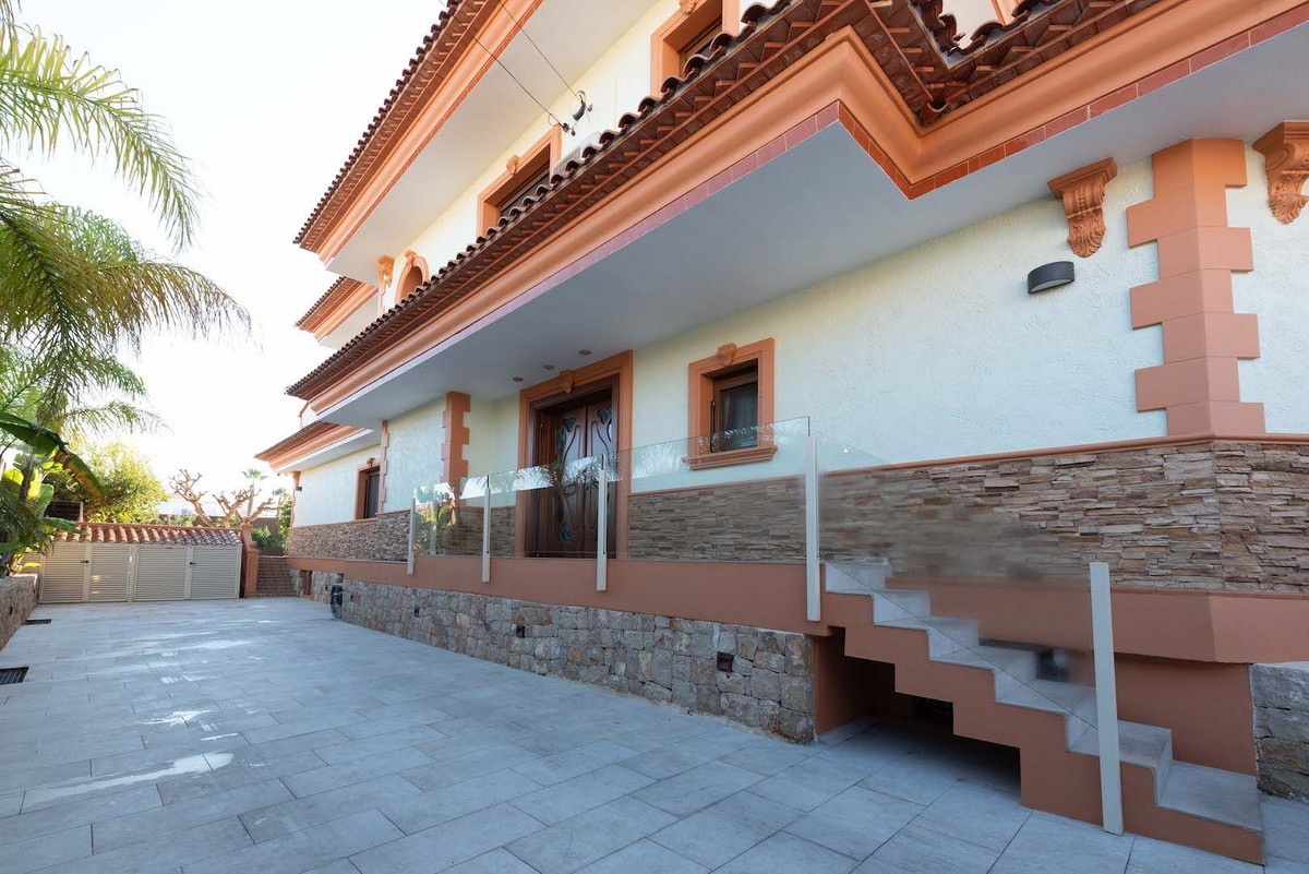 4 Bed Townhouse for sale in Calpe Costa Blanca, Alicante, Spain