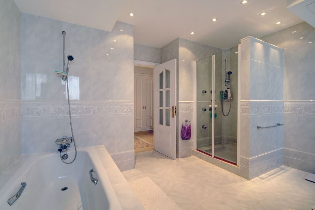 5 Bed Townhouse for sale in Costalita Costa Del Sol, Málaga, Spain