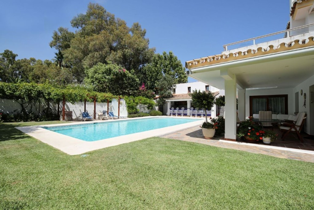 5 Bed Townhouse for sale in Costalita Costa Del Sol, Málaga, Spain