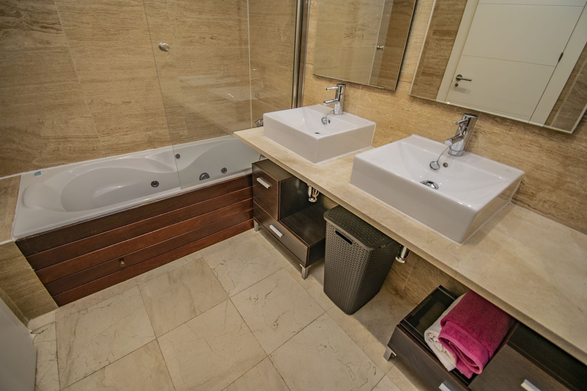 Se vende Apartamento Planta Baja de 2 dormitorios en Costa Del Sol, Málaga, España