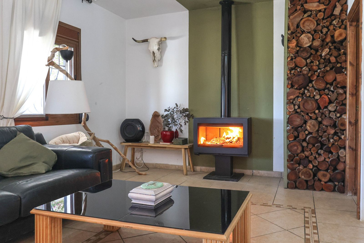 4 Bed Townhouse for sale in Alozaina Costa Del Sol, Málaga, Spain