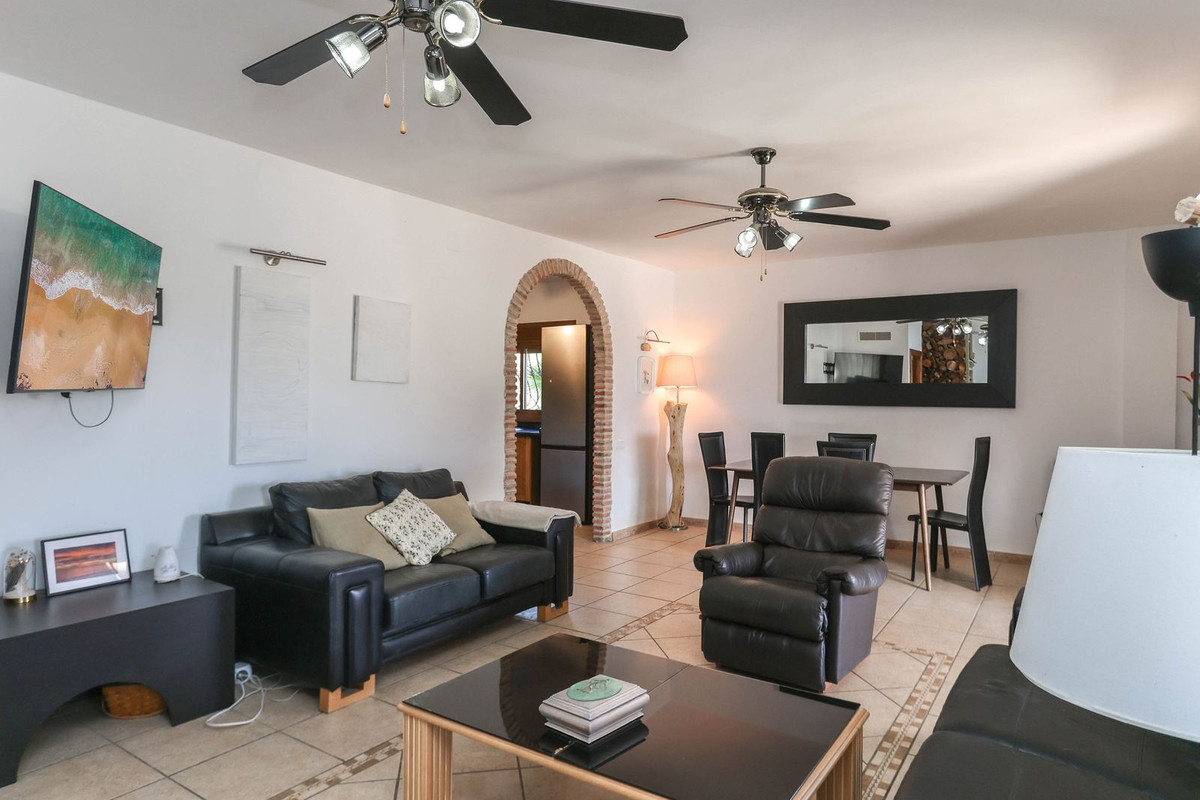 4 Bed Townhouse for sale in Alozaina Costa Del Sol, Málaga, Spain