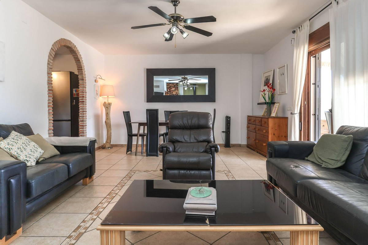 4 Bed Townhouse for sale in Alozaina Costa Del Sol, Málaga, Spain