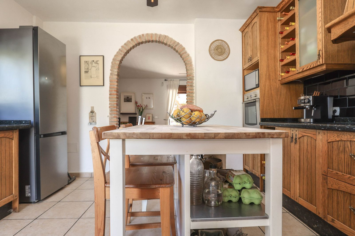 4 Bed Townhouse for sale in Alozaina Costa Del Sol, Málaga, Spain