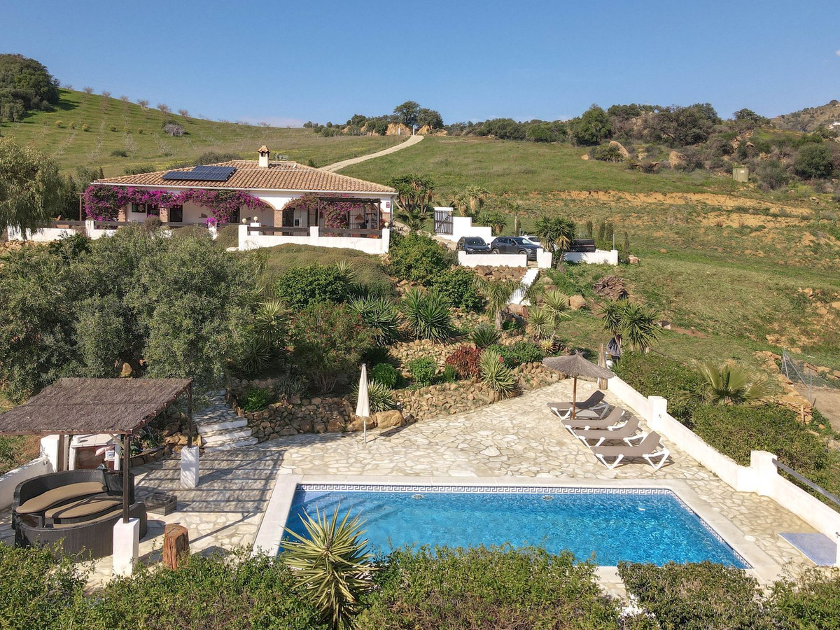 4 Bed Townhouse for sale in Alozaina Costa Del Sol, Málaga, Spain